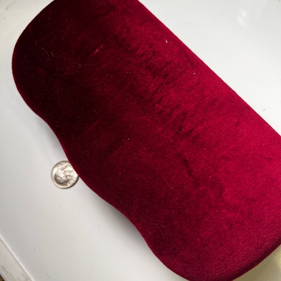 Gucci Burgundy Sunglasses Case and Gucci Slip Cover, Any Gender - Picture 3 of 10